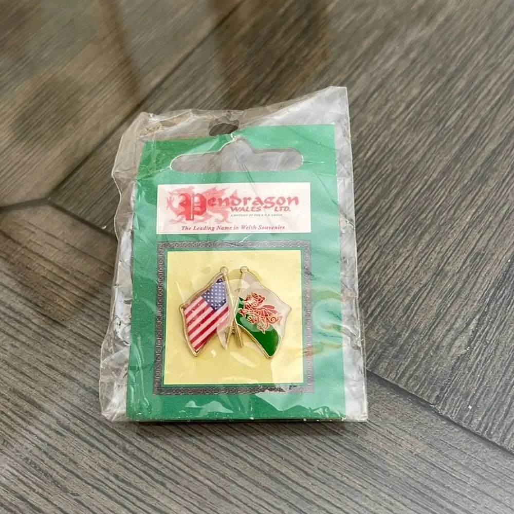 Wales / USA Flag Pin from Pendragon New